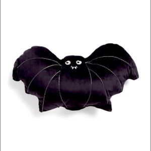 NOVOGRATZ BRAND NEW BAT PILLOW HALLOWEEN